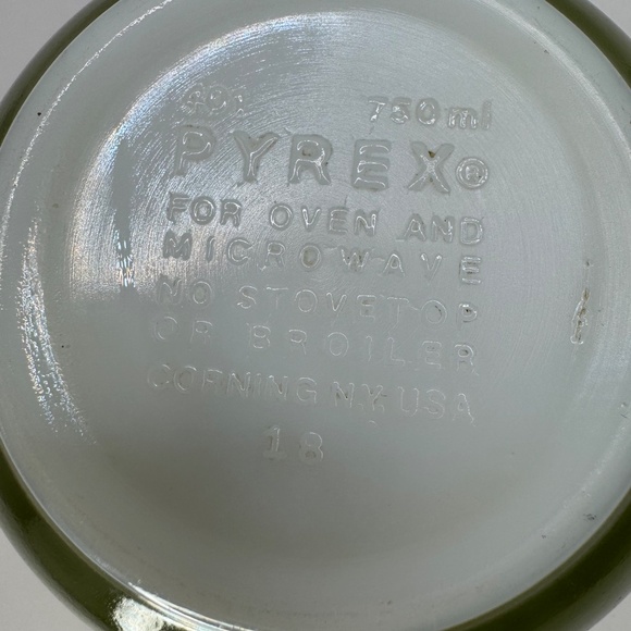 Pyrex Spring Blossoms Crazy Daisy Mixing Bowls Set of 3 Green 401, 402, 403. - Picture 12 of 14